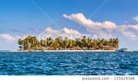 Beautiful San Blas island at politically autonomous Guna territory in Panama. 135029386