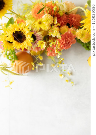 花瓶裡的向日葵和水果 花瓶裡的向日葵和水果 135029586