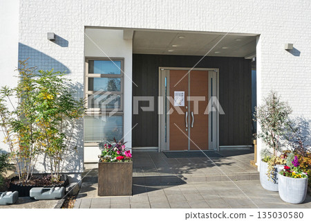 New Year's decorations at a housing exhibition center (winter, January) 135030580