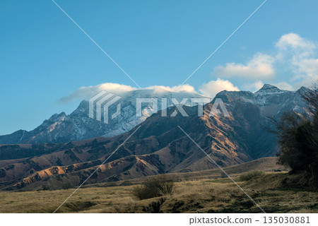 阿蘇山高岳和中岳積雪 135030881