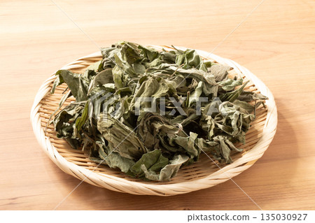 Jerusalem artichoke tea leaves 135030927