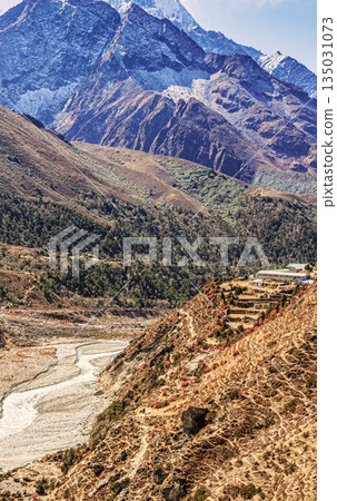 Picturesque view on the trek route to Everest Base Camp in Nepal. 135031073