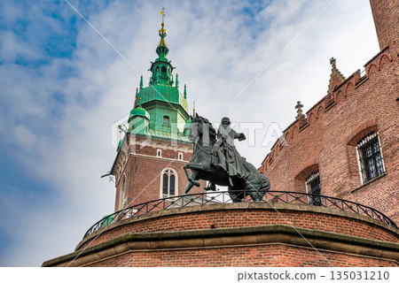 Tadeusz Kosciuszko Monument at entrance to Wawel Castle, Cracow, Poland. Tadeusz Kosciuszko Monument at entrance to Wawel Castle, Cracow, Poland. 135031210