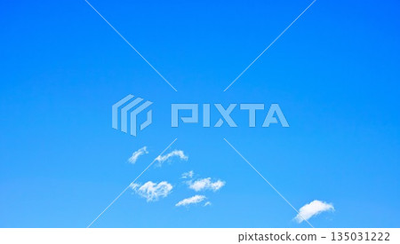 藍色的天空和雲圖像 135031222