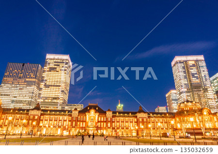 (東京)東京站丸之內站大樓夜景 (東京)東京站丸之內站大樓夜景 135032659