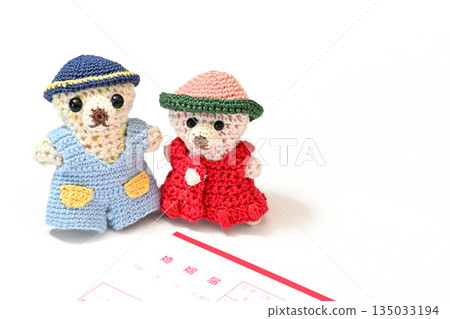 Knitted bear doll and marriage registration form Knitted bear doll and marriage registration form 135033194