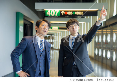 Business people meeting 135033508