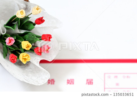 鬱金香花束與結婚登記 鬱金香花束與結婚登記 135033651