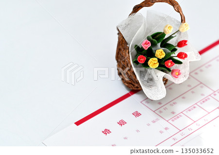 鬱金香花束與結婚登記 鬱金香花束與結婚登記 135033652