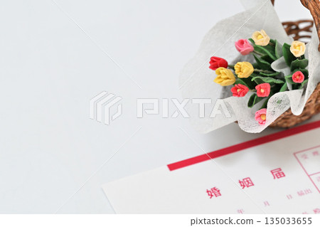 鬱金香花束與結婚登記 鬱金香花束與結婚登記 135033655