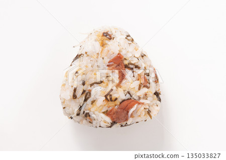 飯糰(醃梅子、鹹海帶、鰹魚乾) 飯糰(醃梅子、鹹海帶、鰹魚乾) 135033827