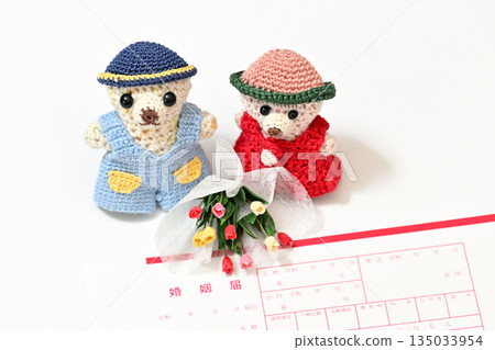 Knitted bear doll and marriage registration form Bouquet of tulips 135033954