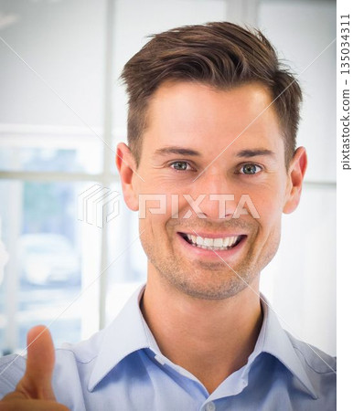Casual businessman smiling 135034311