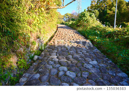 島田市,沿古東海道菊川坡的石板路 島田市,沿古東海道菊川坡的石板路 135036383