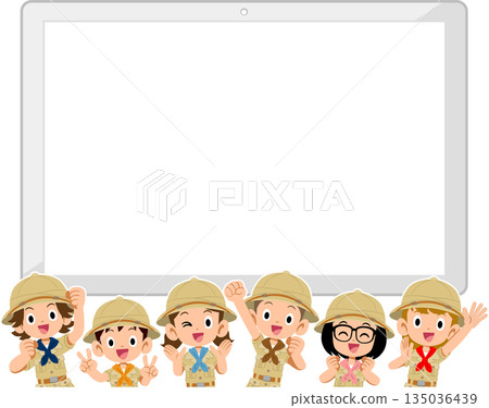 空白平板電腦和一個身穿探險服的孩子的上半身 135036439