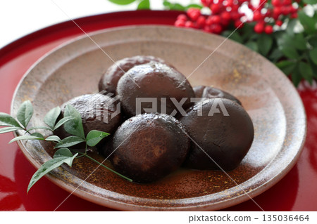 Simmered dried shiitake mushrooms 135036464