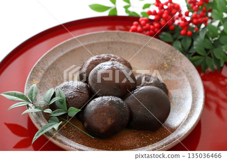 Simmered dried shiitake mushrooms 135036466