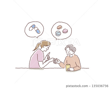 一位女護理員(護士)正在協助一位老年婦女服藥。 一位女護理員(護士)正在協助一位老年婦女服藥。 135036736