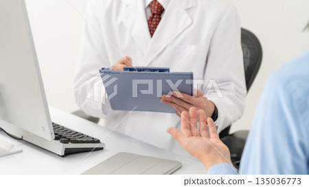 Medical face-to-face at hand Medical face-to-face at hand 135036773