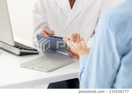 Medical face-to-face at hand 135036777