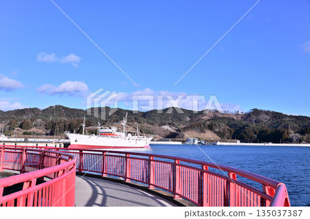 Kesennuma Port: New Year's ships and the sea Kesennuma Port: New Year's ships and the sea 135037387