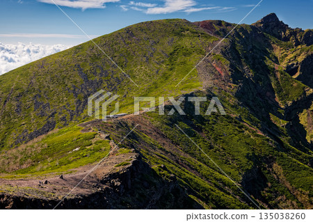 The ridgeline to Yokodake seen from Iodake in the Yatsugatake Mountain Range 135038260