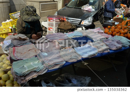 Morning market in Dalian, China Morning market in Dalian, China 135038362