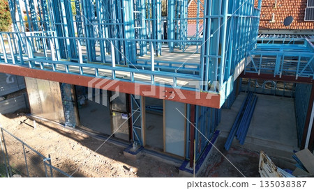 輕鋼結構房屋施工現場 - 新房框架 135038387