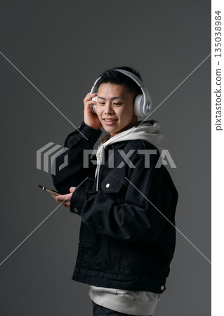 男性，青少年，休閒，耳機 135038984