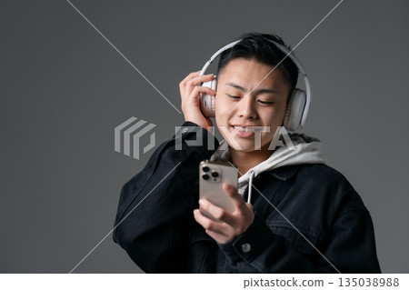 男性，青少年，休閒，耳機 135038988