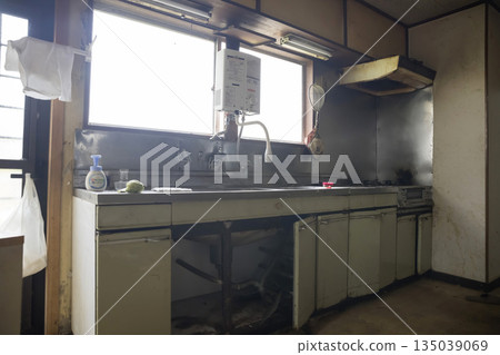 A Showa-era kitchen before demolition 135039069