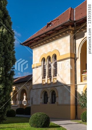Courtyard and Arched Galleries of the Coronation Cathedral 135039388