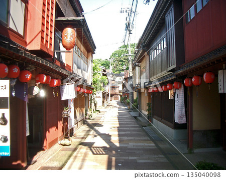 Cafe Momogumi in Higashichaya (left: closed) (Kanazawa City, Ishikawa Prefecture) 135040098