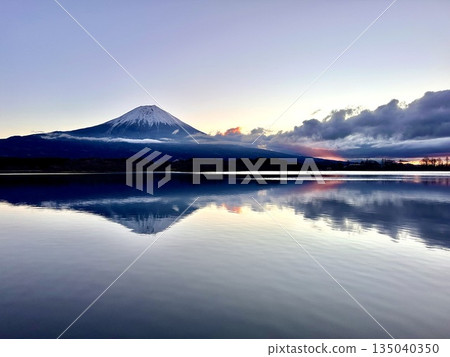 Mt. Fuji seen from Lake Tanuki in the early morning 135040350