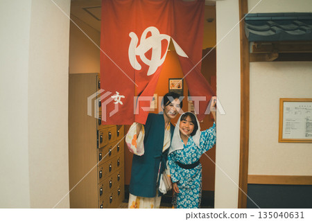 母女 人 人物 135040631