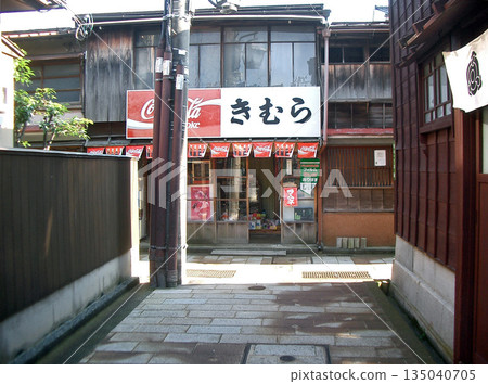 Higashichaya Candy Shop Kimura (now Hotel Utaimachi, Kanazawa City, Ishikawa Prefecture) 135040705