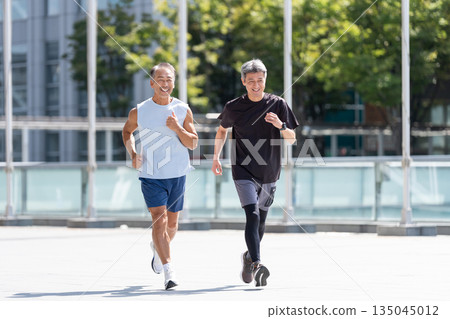 慢跑的老人 慢跑的老人 135045012