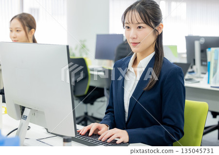 Business woman working in the office Business woman working in the office 135045731