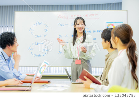 Male and female office workers having a meeting 135045783