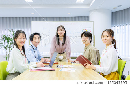 Male and female office workers having a meeting 135045795