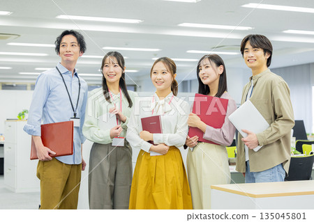 Creative business team Creative business team 135045801