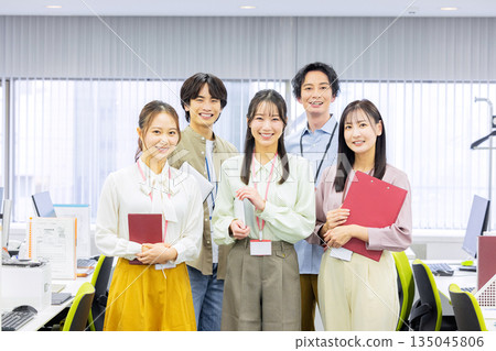 男女商務肖像 135045806