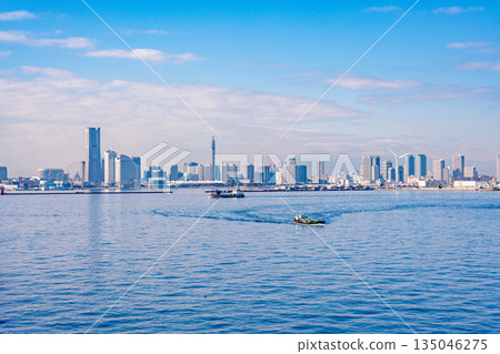 (Kanagawa Prefecture) Yokohama Minatomirai · View from the Ohkura Ohashi Borrowing ships 135046275