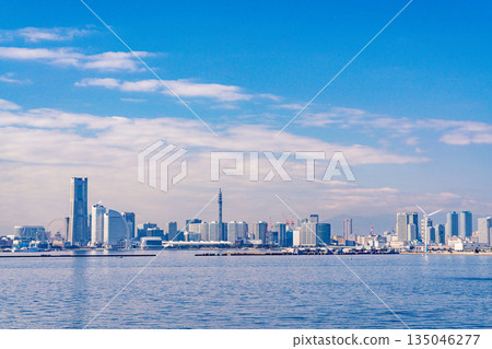 （神奈川縣）橫濱Minatomirai·從Ohkura Ohashi借船船的視圖 135046277