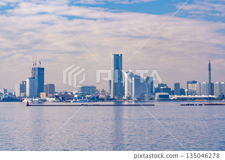 (Kanagawa Prefecture) Yokohama Minatomirai · View from the Ohkura Ohashi Borrowing ships (Kanagawa Prefecture) Yokohama Minatomirai · View from the Ohkura Ohashi Borrowing ships 135046278