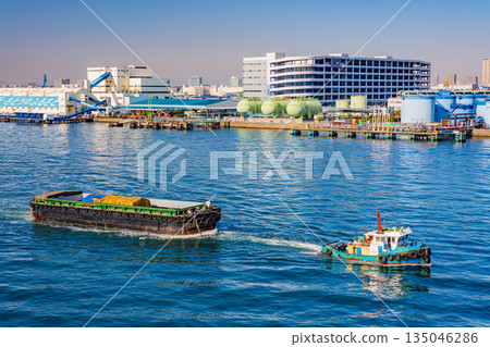 (Kanagawa Prefecture) Yokohama Minatomirai · View from the Ohkura Ohashi Borrowing ships (Kanagawa Prefecture) Yokohama Minatomirai · View from the Ohkura Ohashi Borrowing ships 135046286