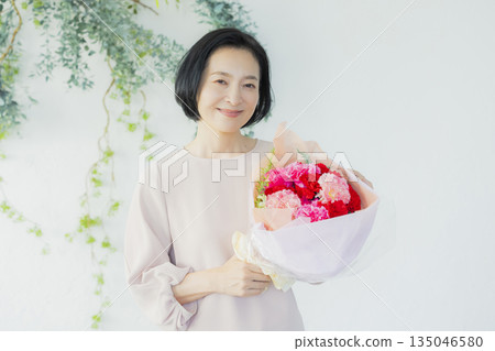 一束的女人 一束的女人 135046580