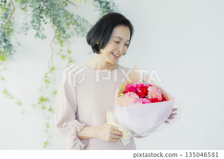 一束的女人 一束的女人 135046581