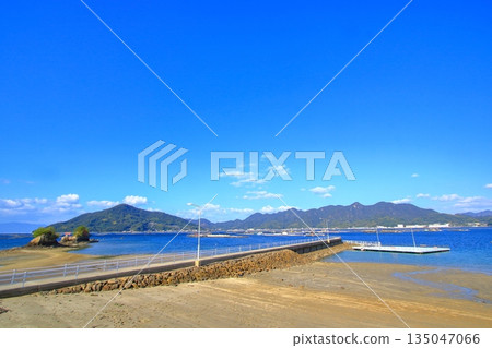 晴朗藍天下的江田島灣 135047066