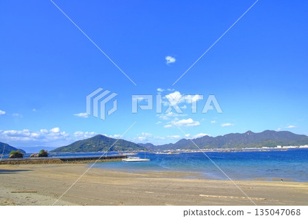 Etajima Bay under a clear blue sky 135047068